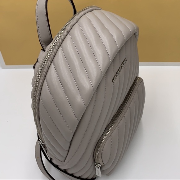 MICHAEL KORS ERIN MEDIUM BACKPACK PEARL GREY - Picture 8 of 16